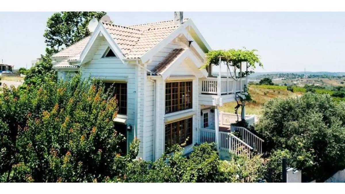 Givat Nili House | Tuscan-Style Villa 2