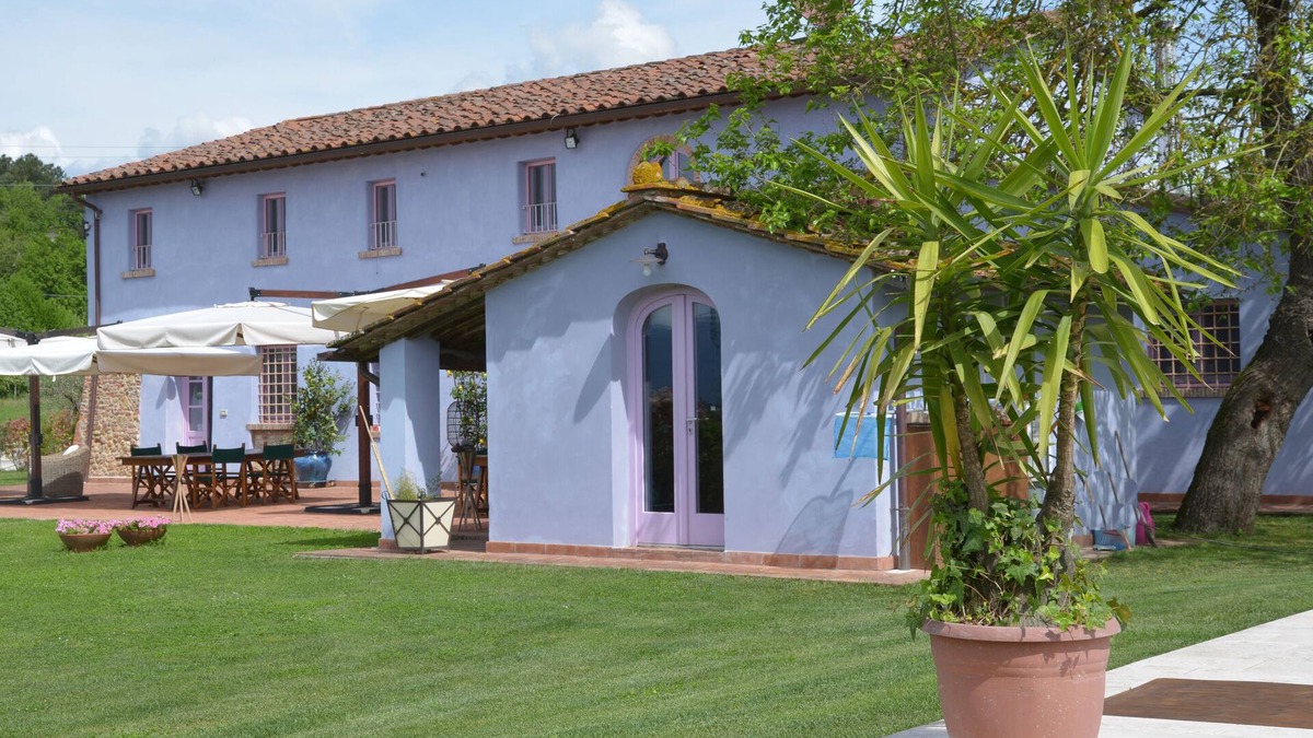Montecarlo Villa | Tuscan style villa with swimming pool ideal for families and large groups