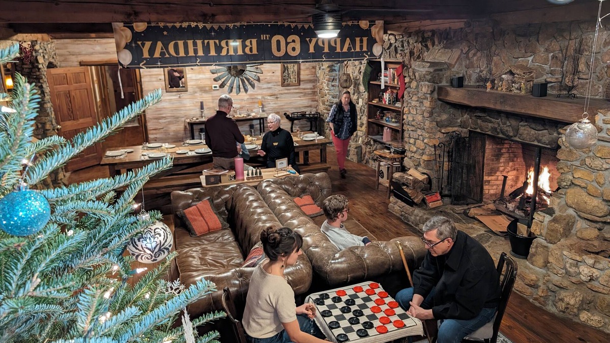 Dawsonville Cabin | Tuscan Villa: Sauna ColdPlunge BrideSalon Fireplace Firepit DahlonegaWine
