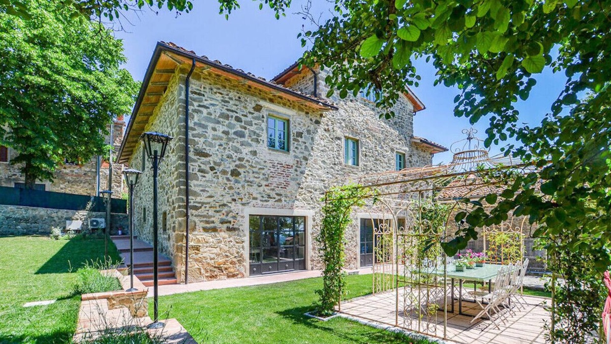 Capolona Villa | Tuscan Villa with Private Park and Hydromassage Mini-pool