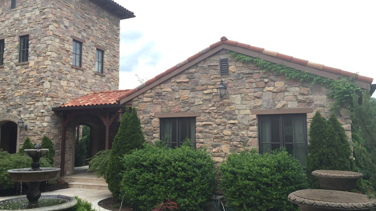 Carl Junction House | Tuscan Villa with Private Courtyard in Briarbrook (near Joplin Regional Airport)