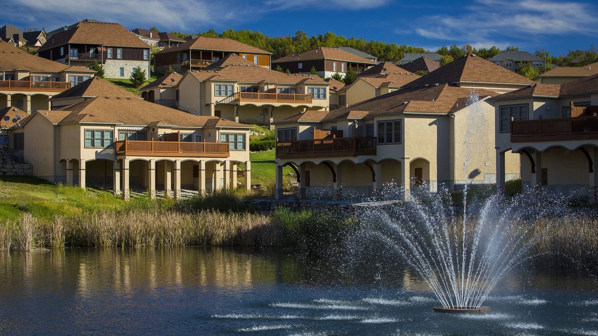 Fieldstone Bluffs House | Tuscany Hills 3 Bedroom Villa by RedAwning