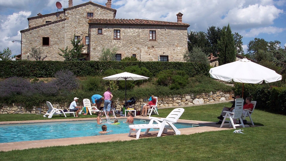 Castellina in Chianti Apartment | Tuscany. Lovely holiday home with swimming pool.