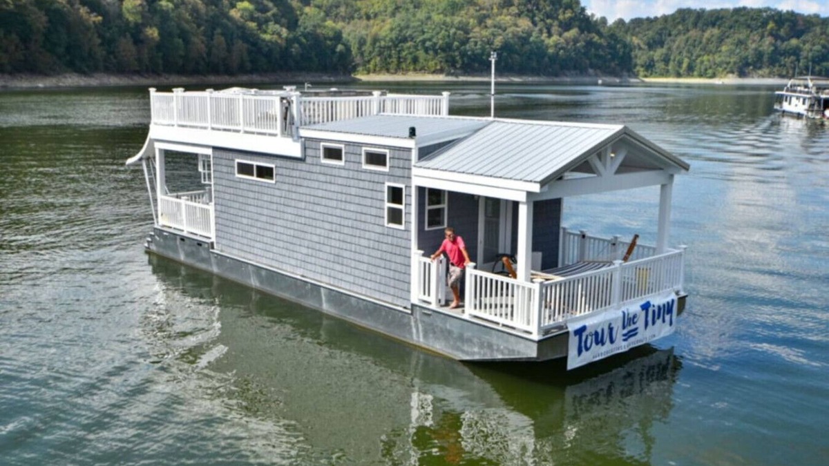 Somerset Boat Rental | TV Blue Tiny Houseboat@Lake Cumberland Marina