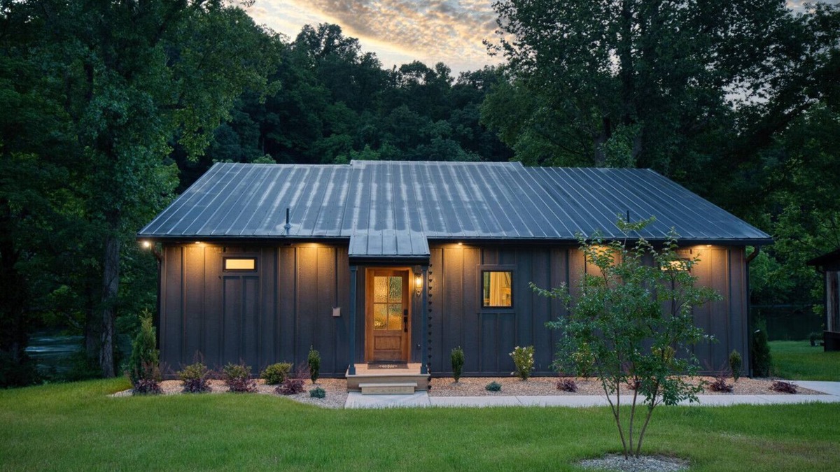 Johnson City Ski Chalet | Tway Bird Chalet on The Watauga River