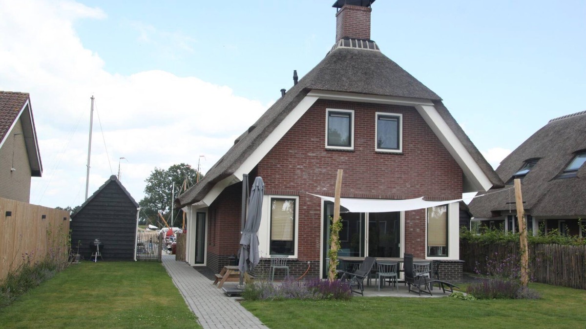 Idskenhuizen House | Twee gebroeders is a 10 person water villa
