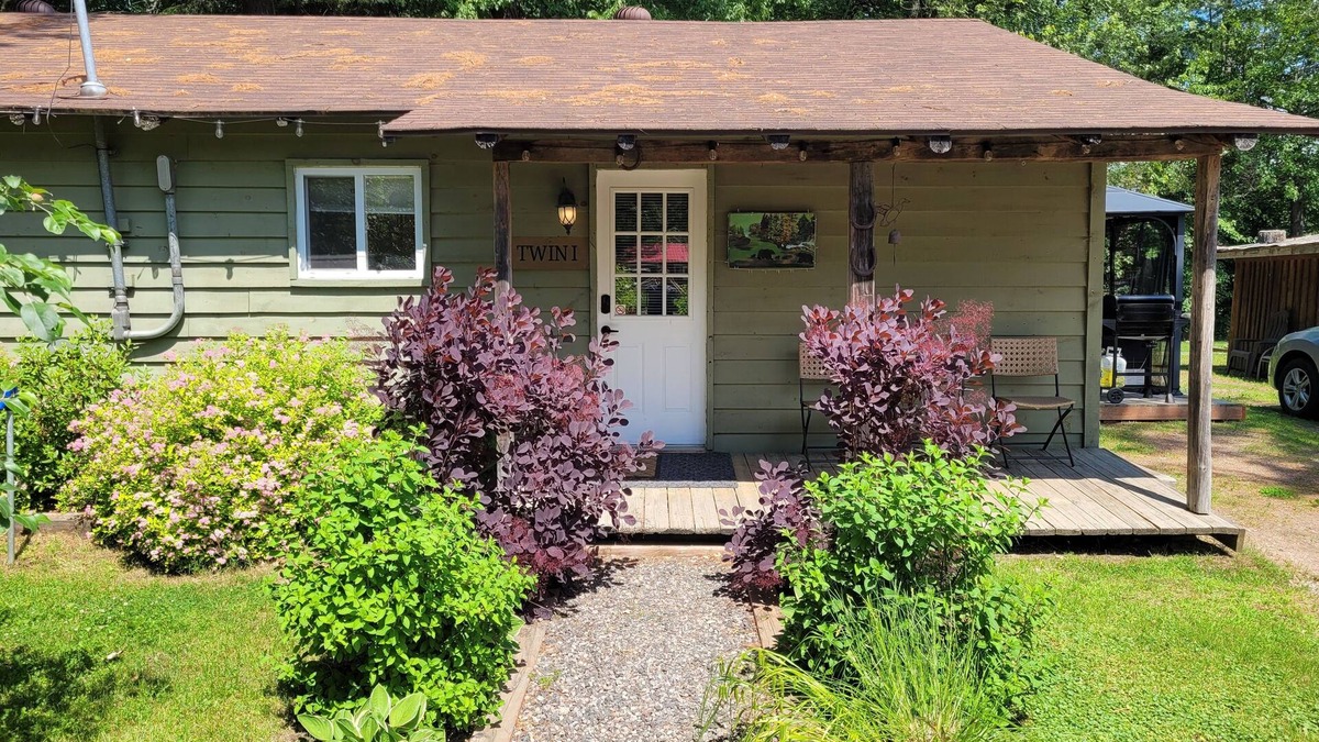 Petawawa Cabin | Twin 1 Cabin at Pine Ridge Park
