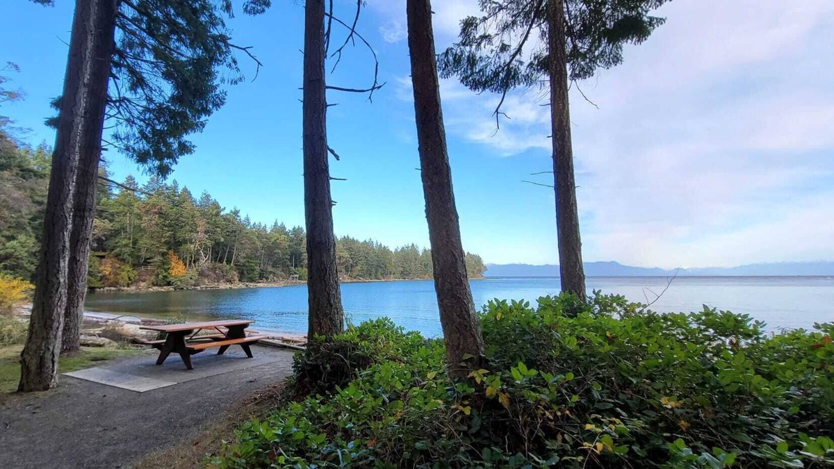 Regional District of Nanaimo Cottage | Twin Beaches Cottage