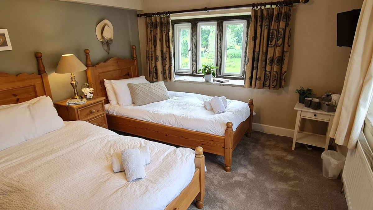 Ogden House | Twin beds , separate bathroom, countryside view