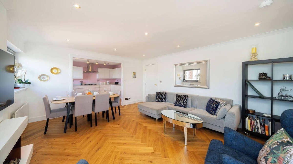 Dundee Apartment | Twin Bridges - Penthouse Living