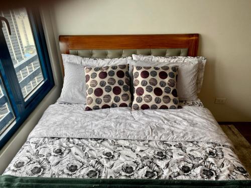 San Antonio Apartment | Twin Condo Luxury Makati Marvel 300 Mbps internet