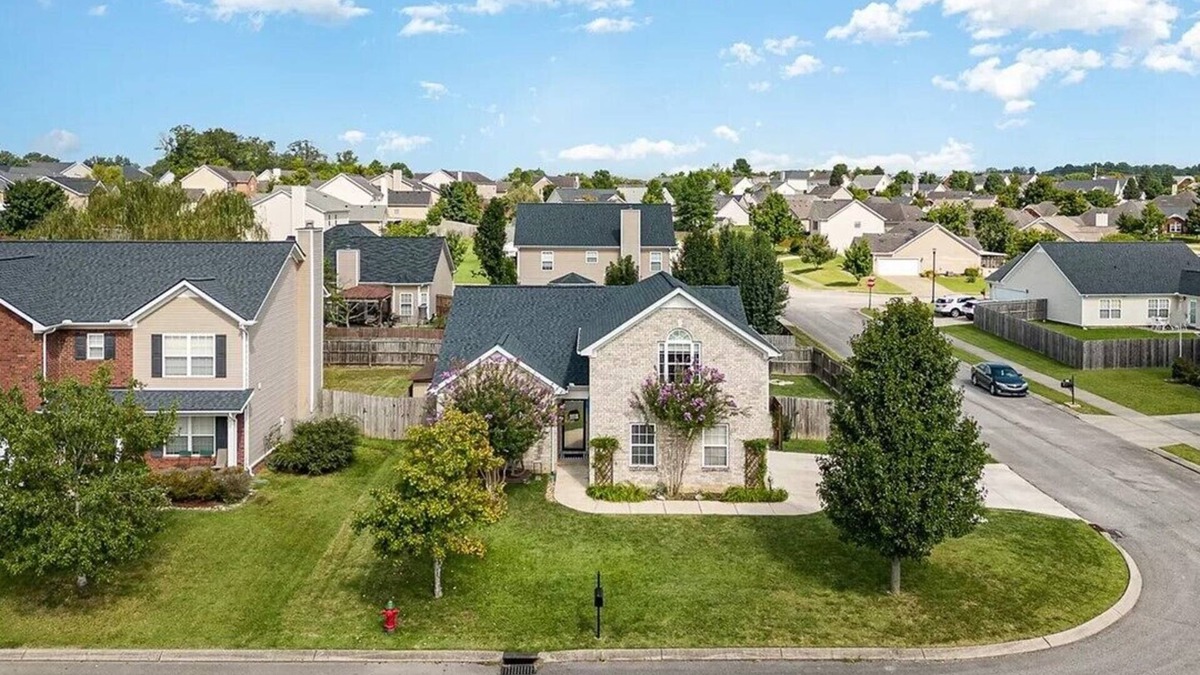 Spring Hill House | Twin Feather 6004 - Sleeps 8