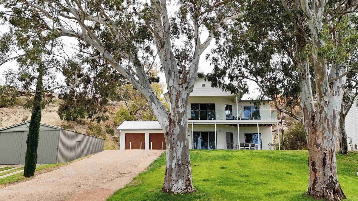 Seymour House | TWIN GUMS - EXCLUSIVE RIVERFRONT PROPERTY - TAILEM BEND