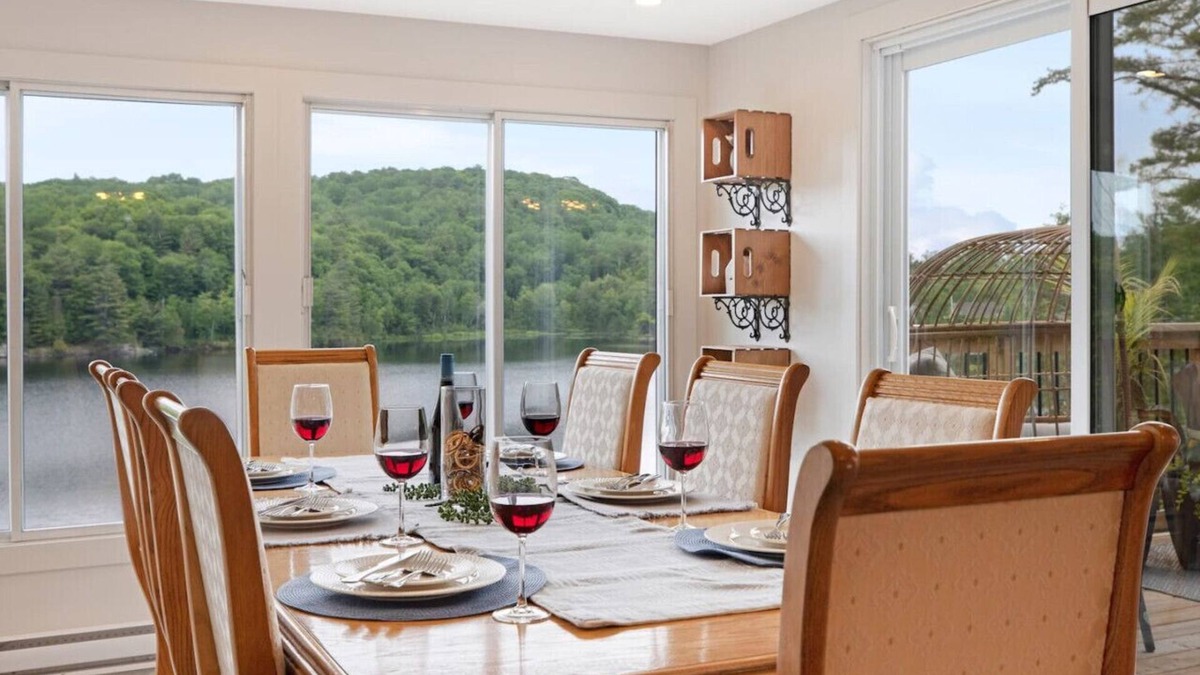 Val-des-Monts Cottage | Twin Lake Retreat - Hot Tub & Private Beach