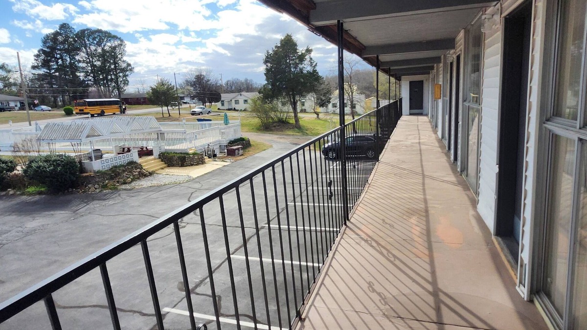 Lakeview Hotel | Twin Lakes Inn