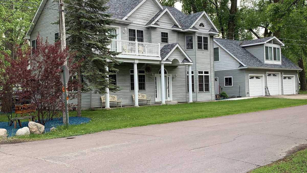 Waterville House | Twin Lakes: Tetonka and Sakatah Dock, Kayaks, Lakeside Firepit.