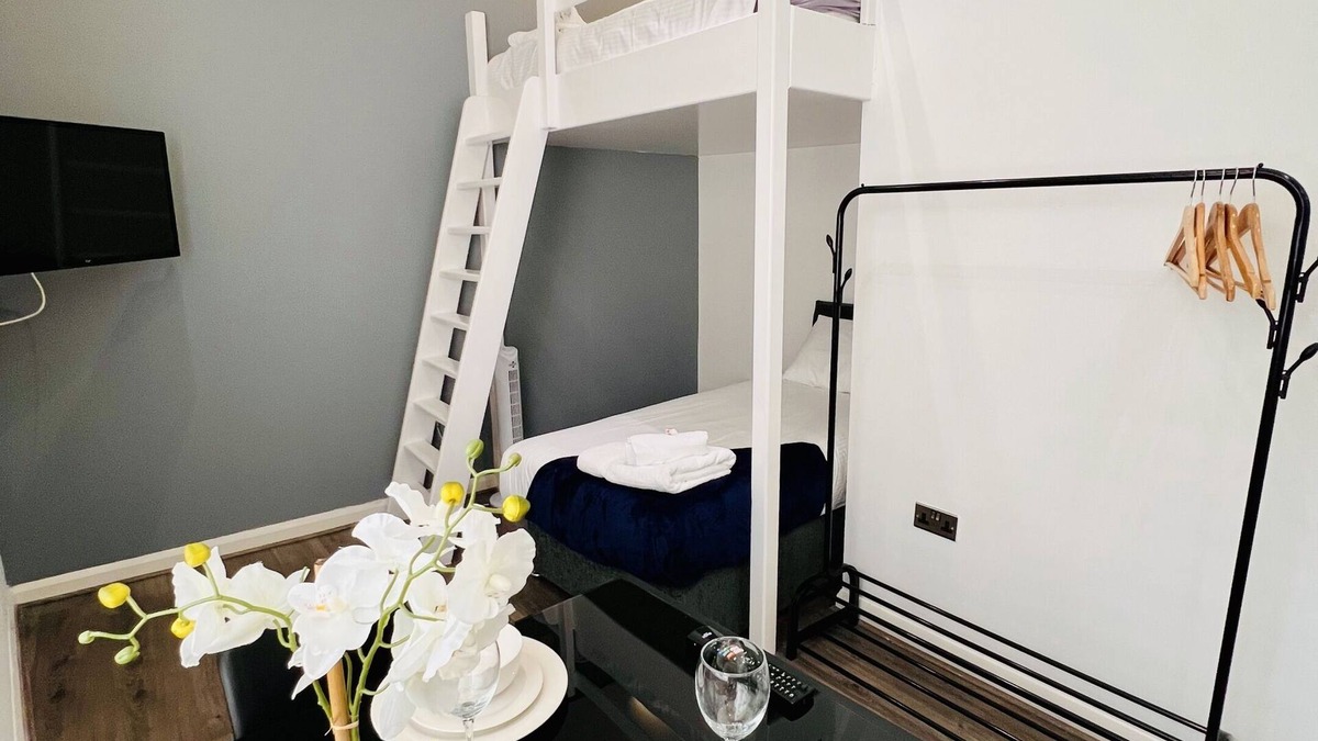 Barbican Apartment | Twin Loft Studio Apartment with a private En-suite shower room