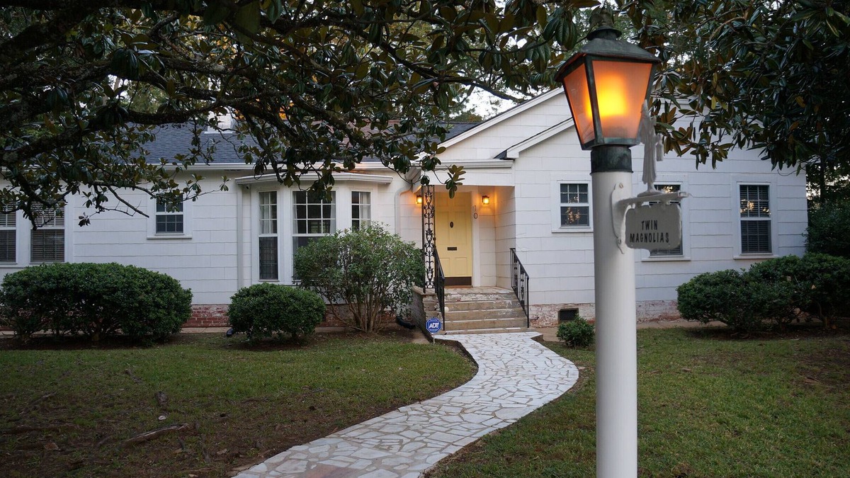 Sylacauga House | Twin Magnolias - Fully Remodeled early 20th Century home in downtown Sylacauga!