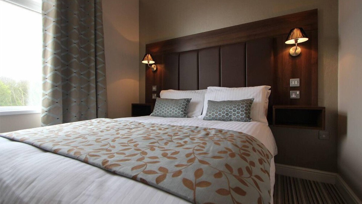 Ault Hucknall Hotel | Twin Oaks Hotel