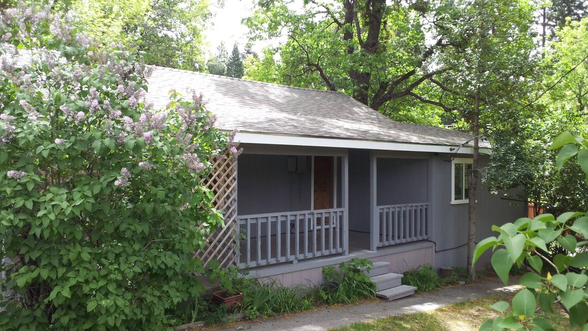 Mount Shasta House | Twin Oaks Mt. Shasta (downtown) for long term stay