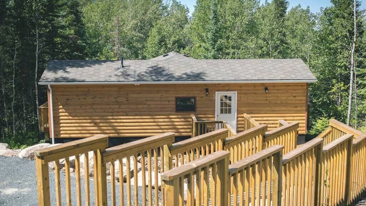 Kenora Cabin | Twin Otter Cabin - Lakewood Park Cabins