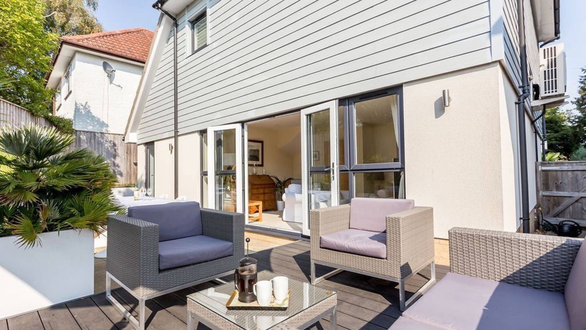Poole House | Twin Palms - a house that sleeps 10 guests in 4 bedrooms