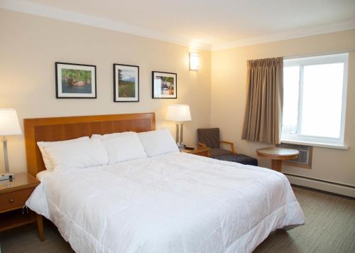 Hinton Hotel | Twin Pine Inn & Suites