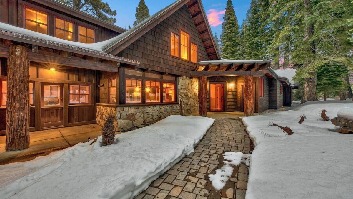 Ponderosa Palisades House | Twin Pine Retreat | Large Yard w/Hot Tub