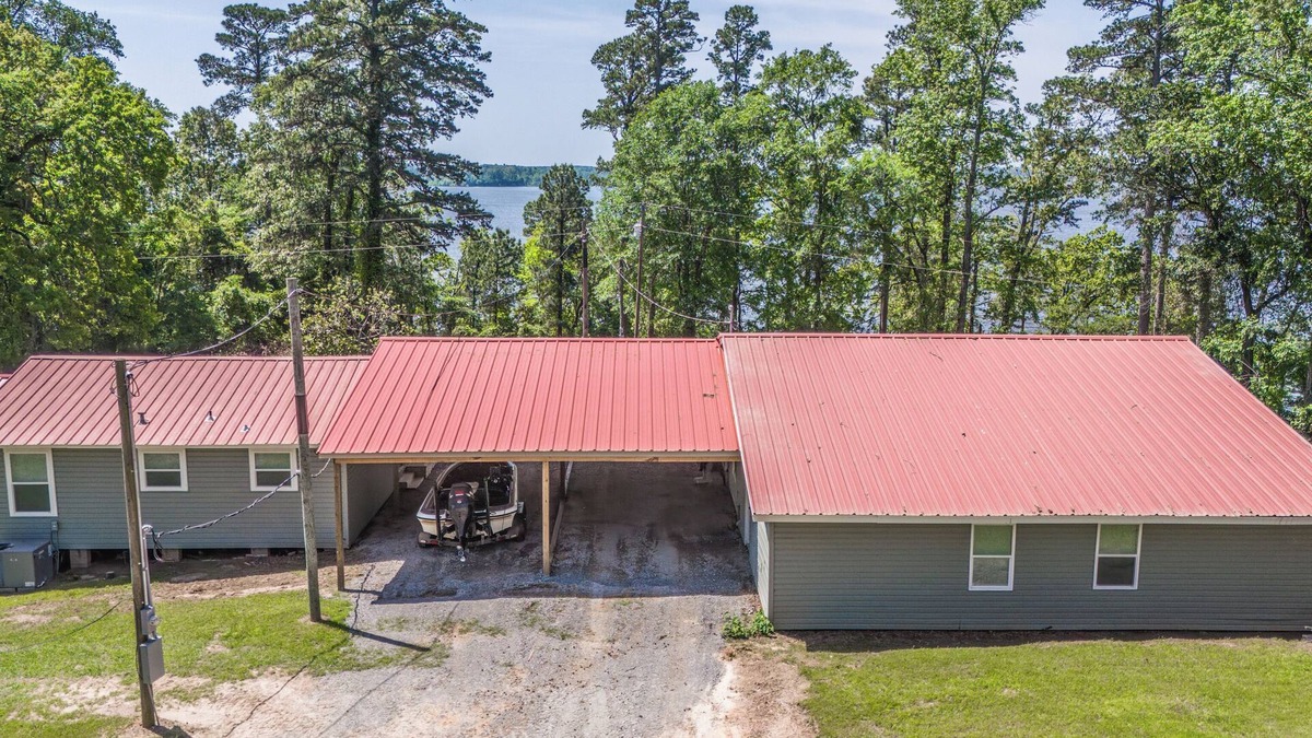 Avinger House | TWIN PINES - 6 Bedroom - 3 Bath - Houses