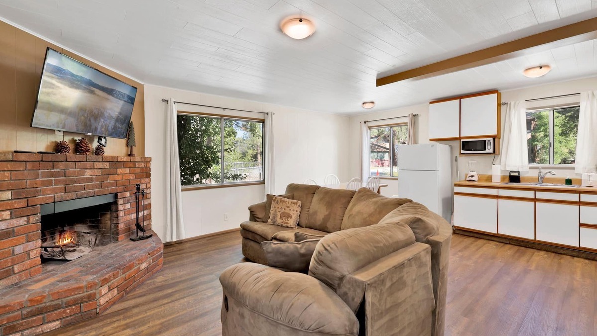 Patton Cabin | Twin Pines Family Lakeside Cabin- Village Location