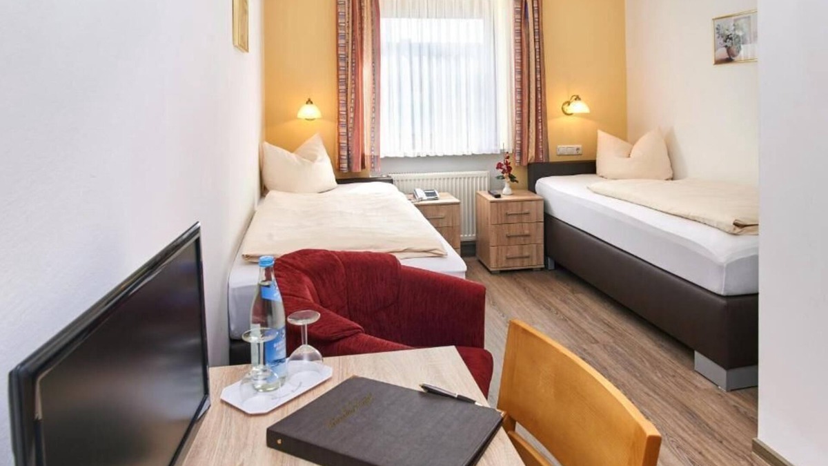 Neustadt an der Donau Apartment | Twin room (17 sqm) with two single beds