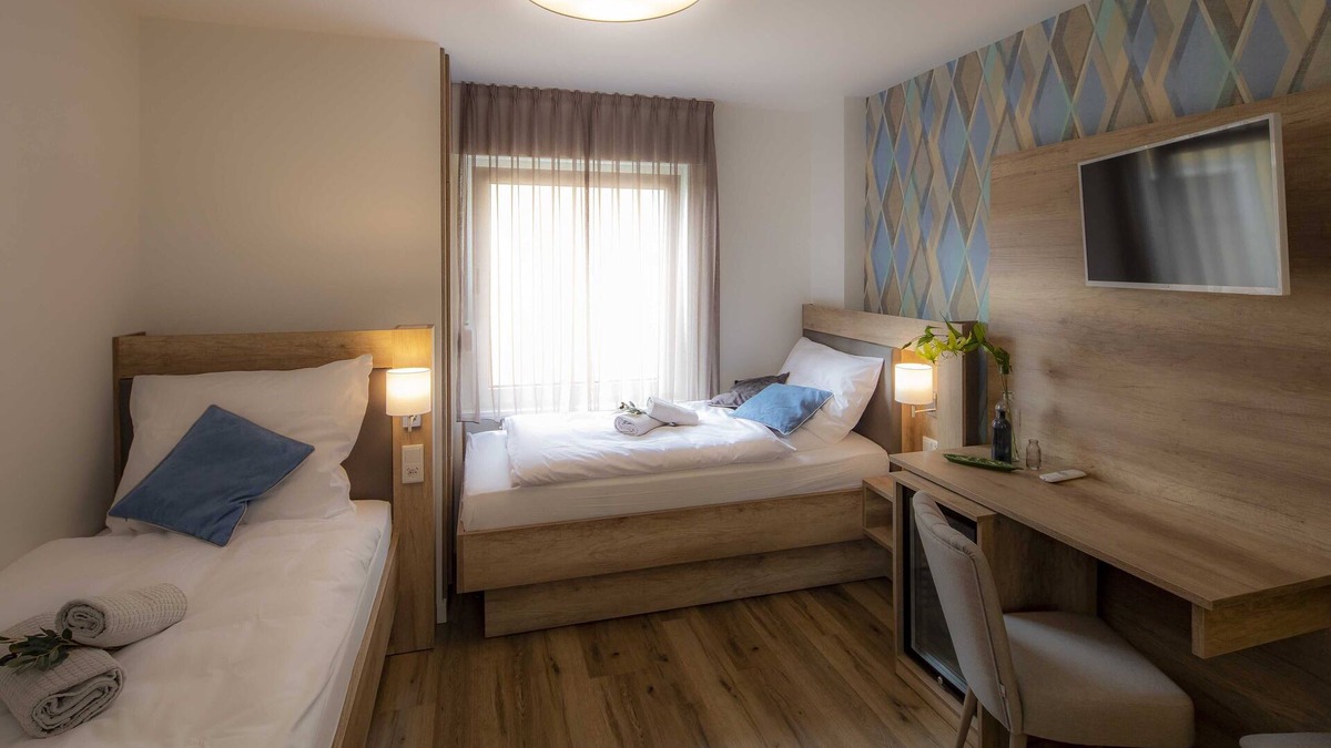 Arnsberg House | Twin room-Deluxe-Private Bathroom