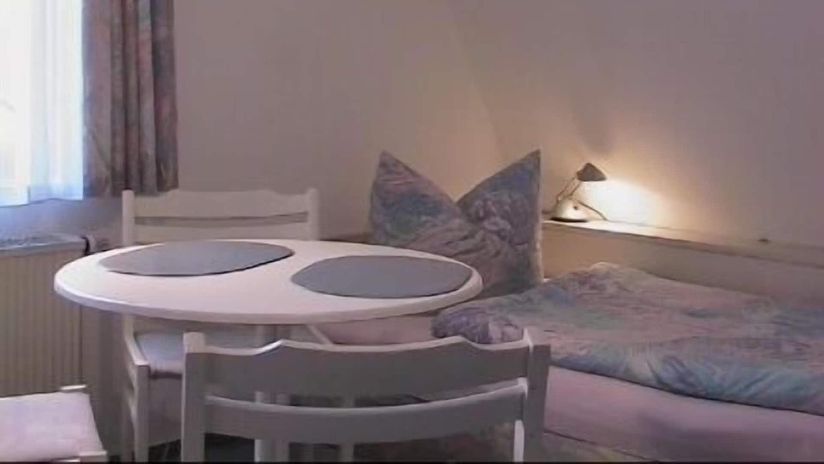 Radeberger Vorstadt Apartment | Twin room in a villa in Loschwitz