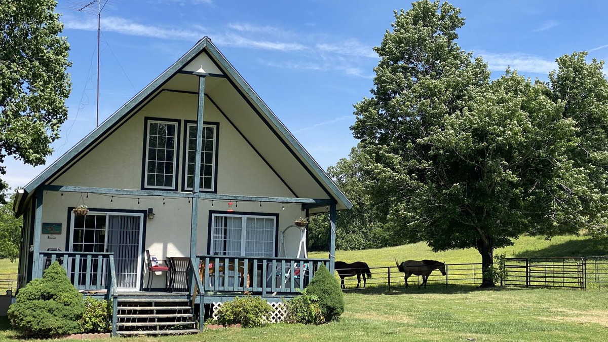 Kansas Cabin | Twin Springs Ranch Guest Cabin
