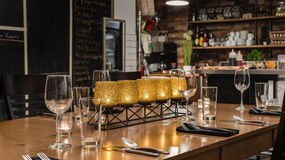 Cayuga Hotel | Twisted Lemon Restaurant & Boutique Inn