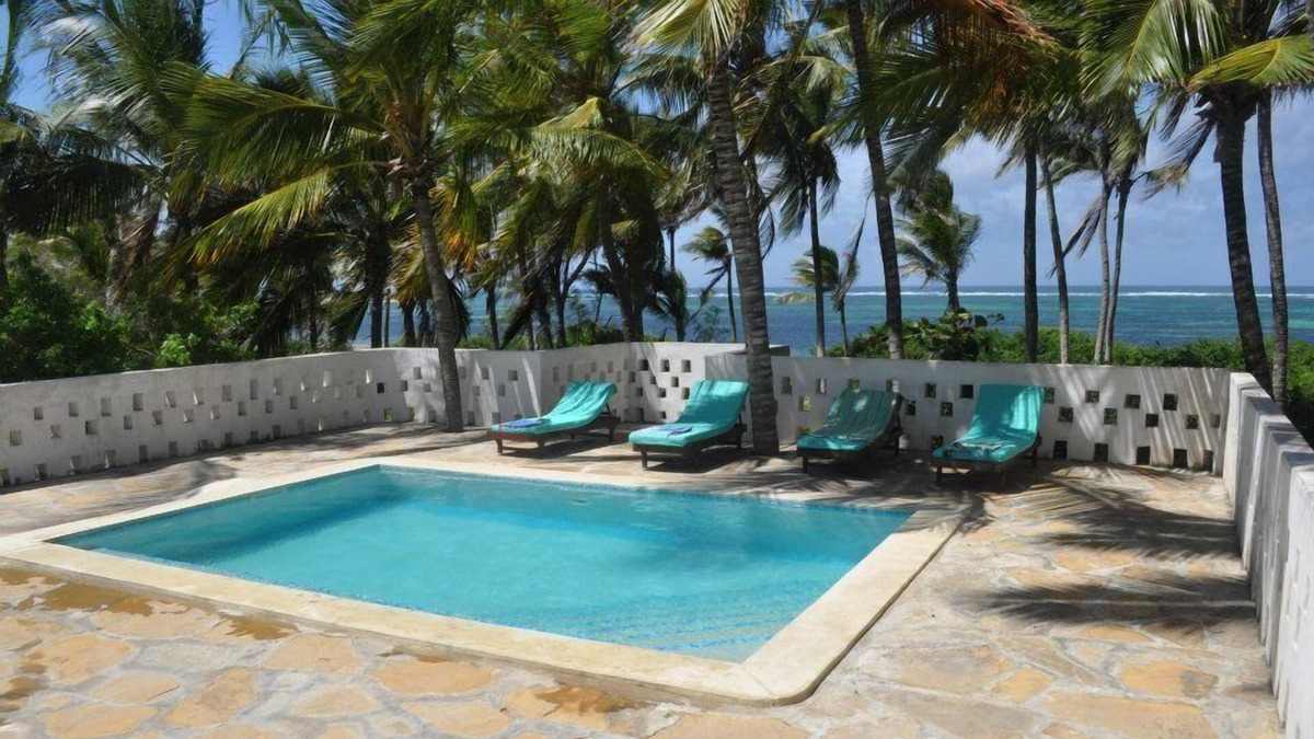 Watamu House | Two 2 Bedroom Beach Houses - all en-suite, right on the beach in Watamu, Kenya