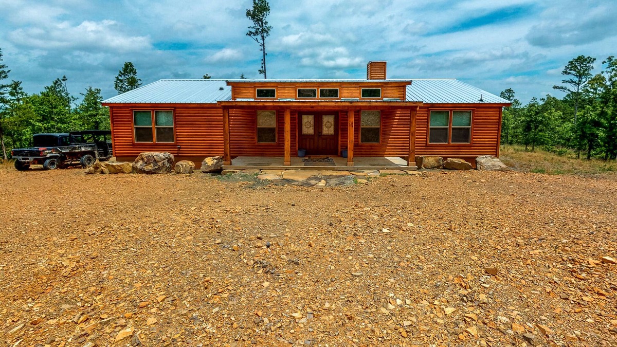Stringtown House | Two adjacent cabins - channel access, kayaks, canoe & firepit - dog-friendly