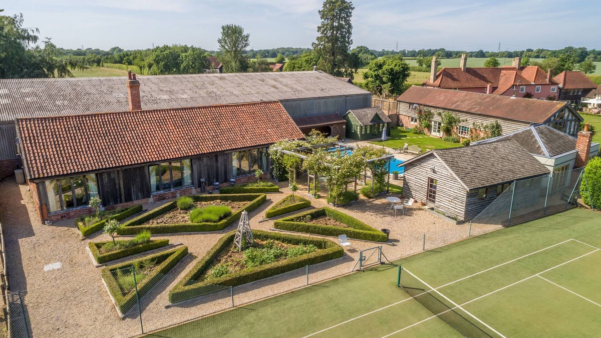 Ipswich House | Two adjoining properties which can be booked together for up to ten guests.