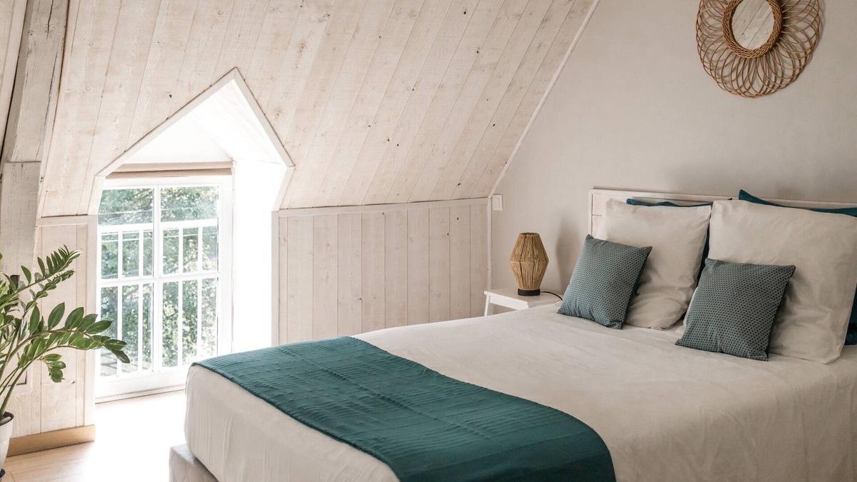 Sainte-Suzanne-and-Chammes House | Two bedroom suite 2nd floor
