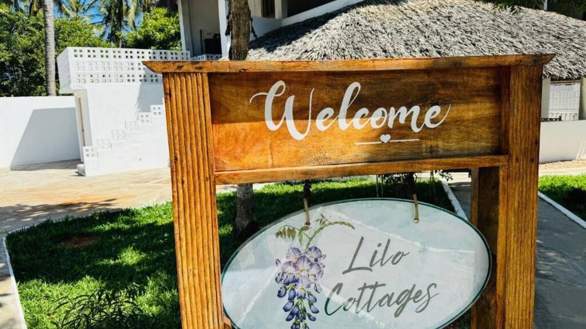 Watamu Bed & Breakfast | Two bed rooms ensuite with bathroom #2