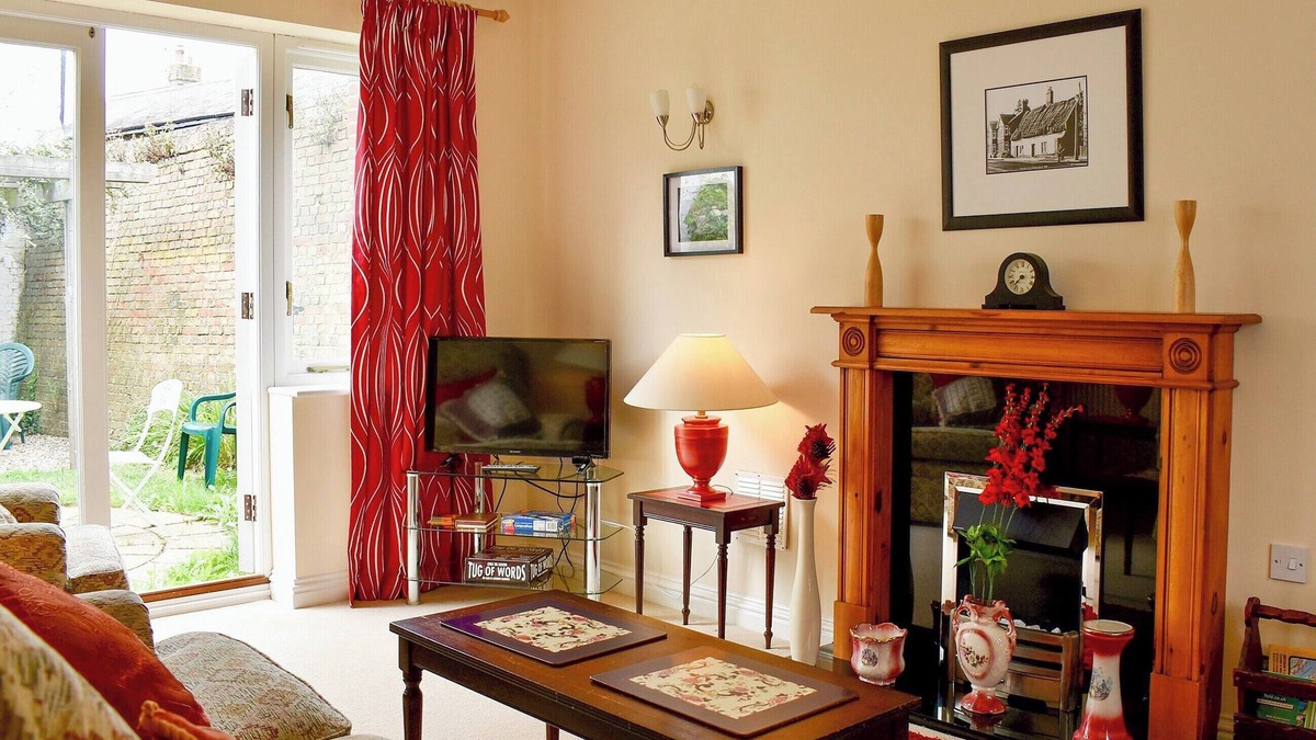 Chatteris Cottage | Two bed townhouse with private off-road parking.
