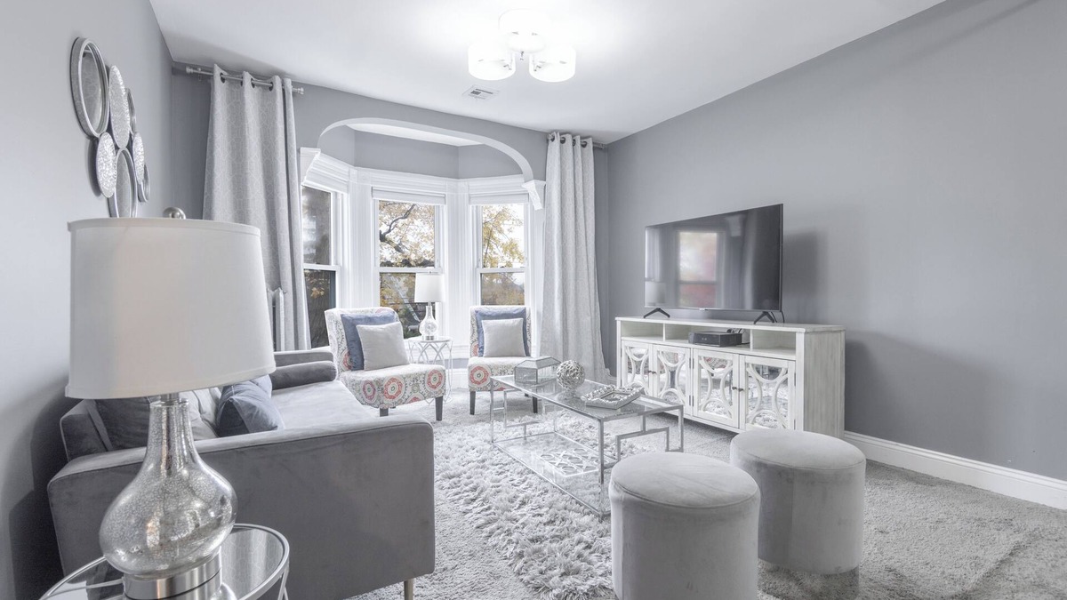 Valley Stream Apartment | Two Bedroom 2nd Floor Apartment 20 miles from NYC