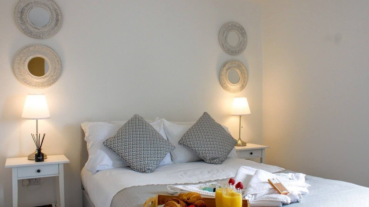 Walton Apartment | Two-Bedroom Apartment