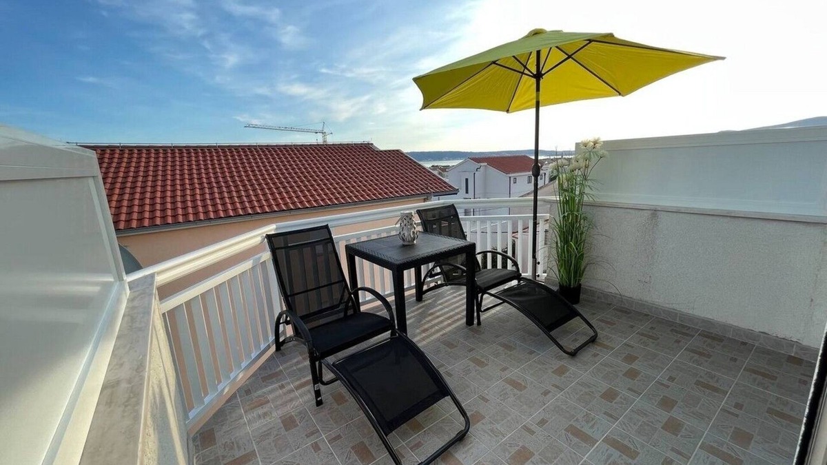 Kastela Apartment | Two bedroom apartment with terrace and sea view Kaštel Lukšić, Kaštela (A-22071-c)