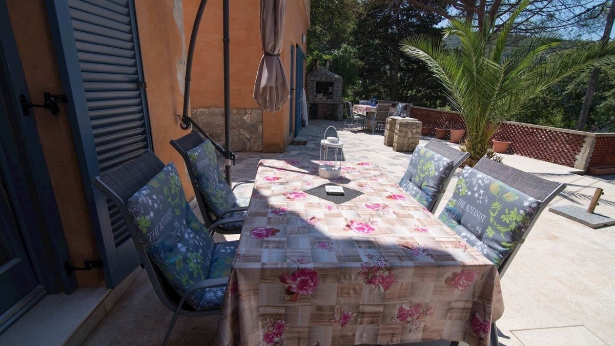 Veli Losinj Apartment | Two bedroom apartment with terrace Veli Lošinj, Lošinj (A-21187-a)