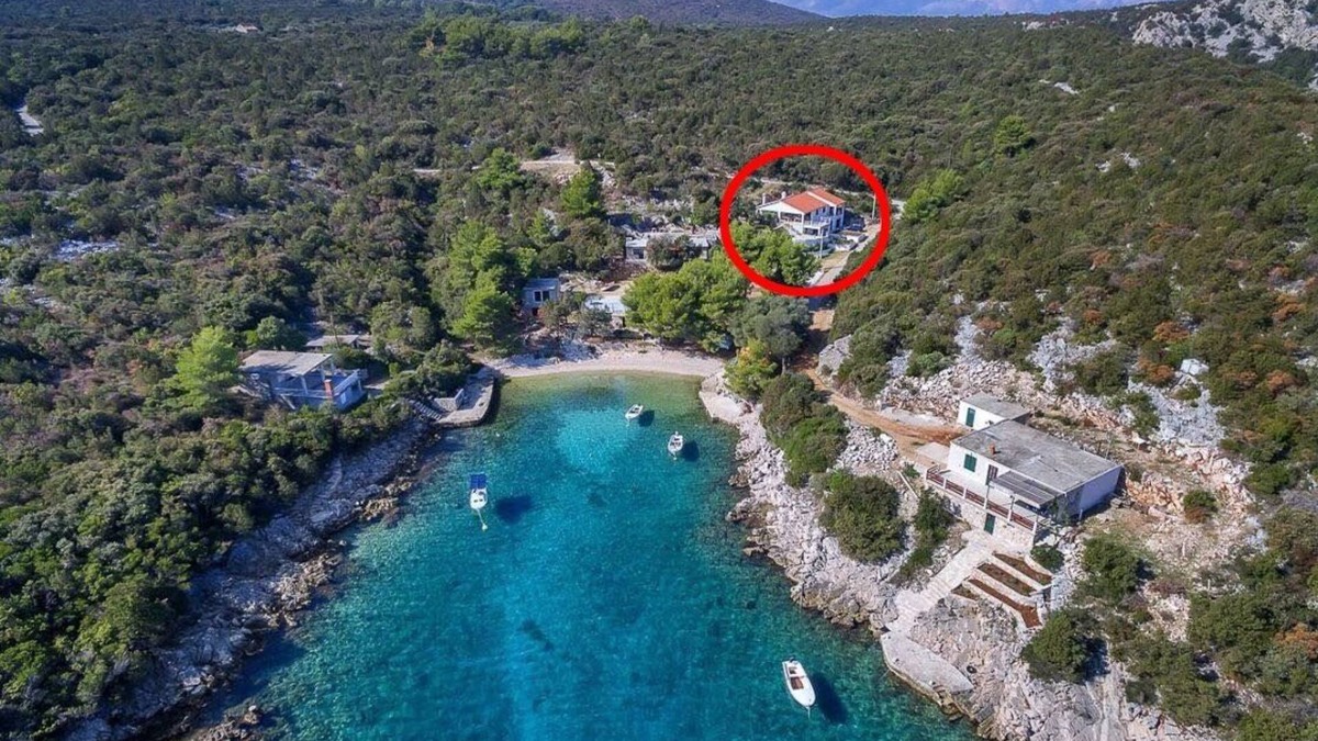 Zastrazisce Apartment | Two bedroom apartment with terrace Cove Milna (Zastražišće), Hvar (A-17417-a)
