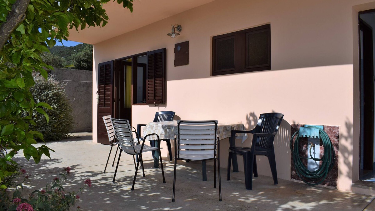 Putnikovic Apartment | Two bedroom apartment near beach Kabli, Pelješac (A-10225-a)