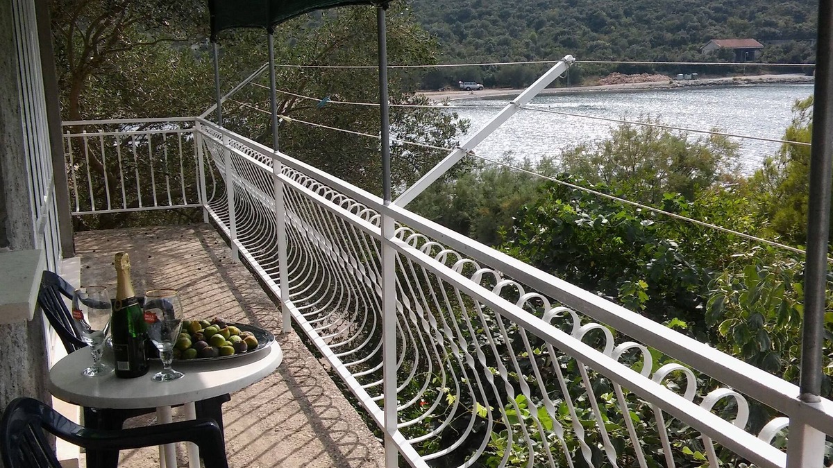 Dubrava Apartment | Two bedroom apartment near beach Luka Dubrava, Pelješac (A-13632-b)