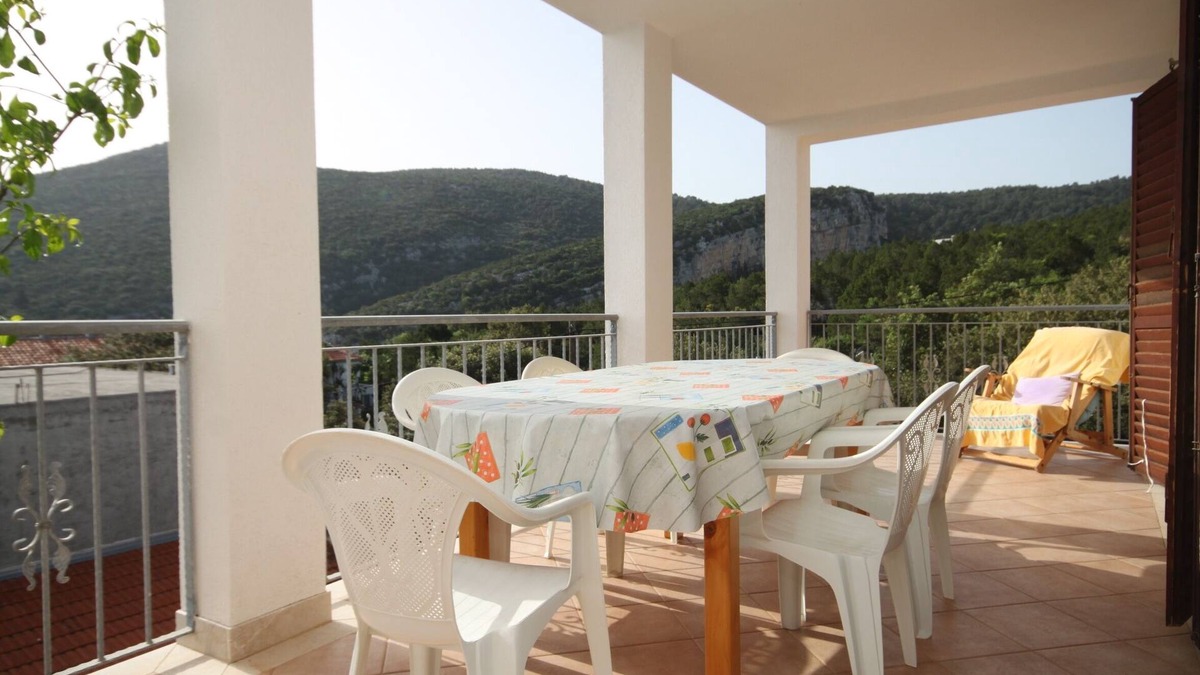 Pokrivenik Apartment | Two bedroom apartment near beach Cove Pokrivenik, Hvar (A-8673-a)