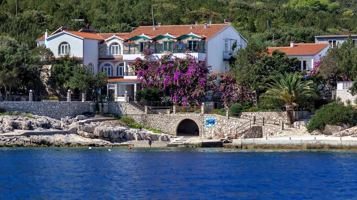 Pokrivenik Apartment | Two bedroom apartment near beach Cove Pokrivenik, Hvar (A-10419-c)